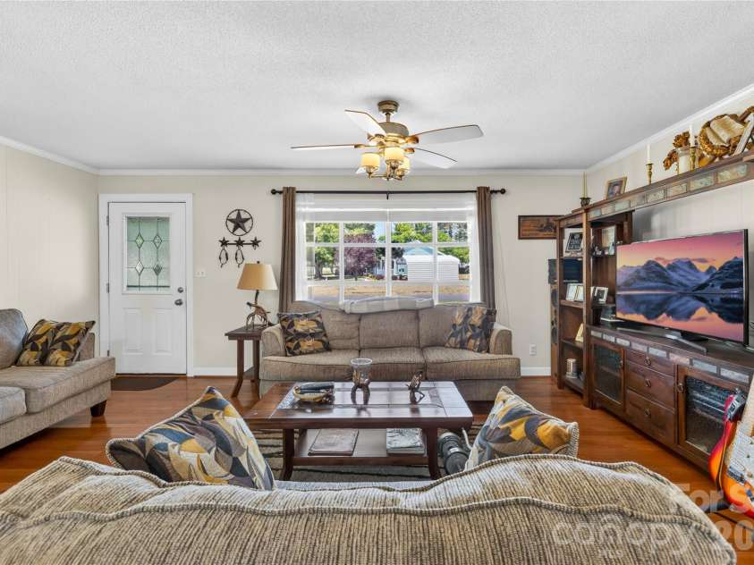 607 Wren Road, Gastonia, NC 28056.  MLS# CAR4374464, YatesRealty ID 20453. 