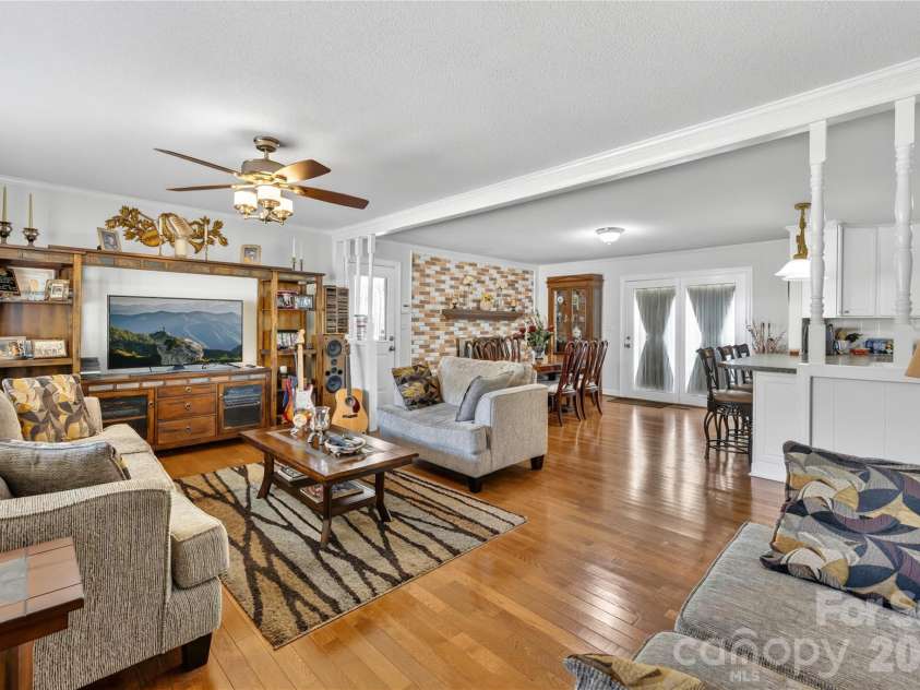 607 Wren Road, Gastonia, NC 28056.  MLS# CAR4374464, YatesRealty ID 20453. 