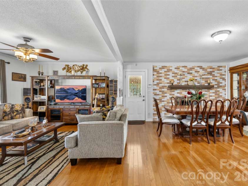 607 Wren Road, Gastonia, NC 28056.  MLS# CAR4374464, YatesRealty ID 20453. 