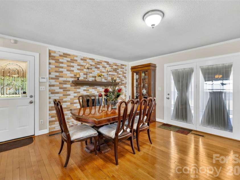 607 Wren Road, Gastonia, NC 28056.  MLS# CAR4374464, YatesRealty ID 20453. 