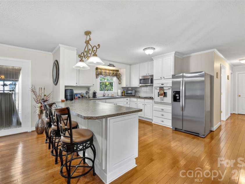 607 Wren Road, Gastonia, NC 28056.  MLS# CAR4374464, YatesRealty ID 20453. 