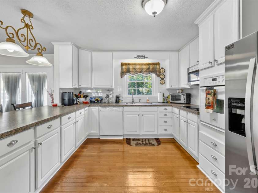 607 Wren Road, Gastonia, NC 28056.  MLS# CAR4374464, YatesRealty ID 20453. 