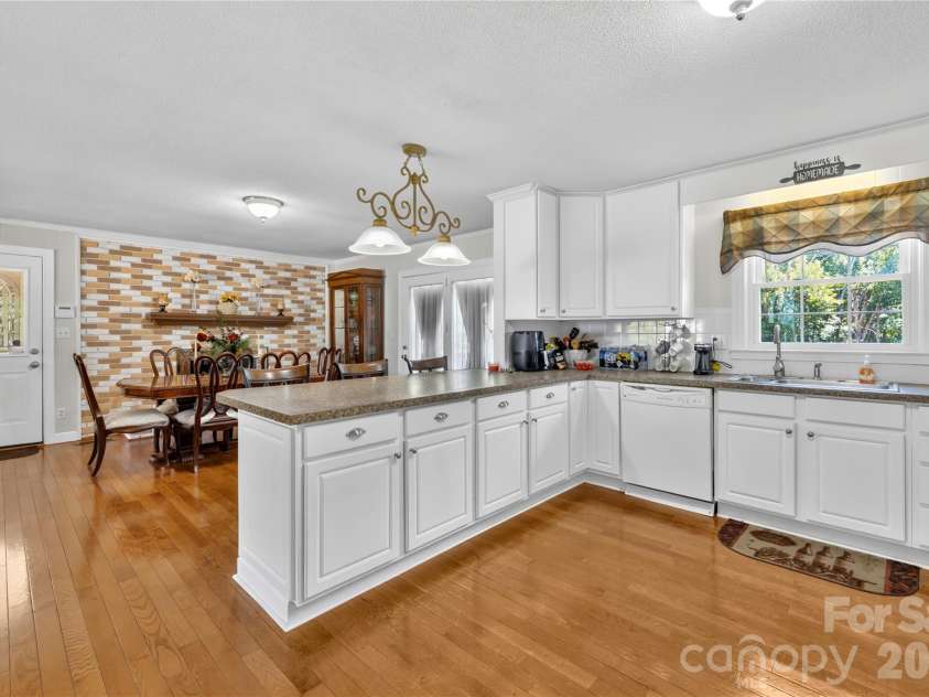607 Wren Road, Gastonia, NC 28056.  MLS# CAR4374464, YatesRealty ID 20453. 