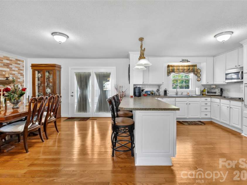 607 Wren Road, Gastonia, NC 28056.  MLS# CAR4374464, YatesRealty ID 20453. 