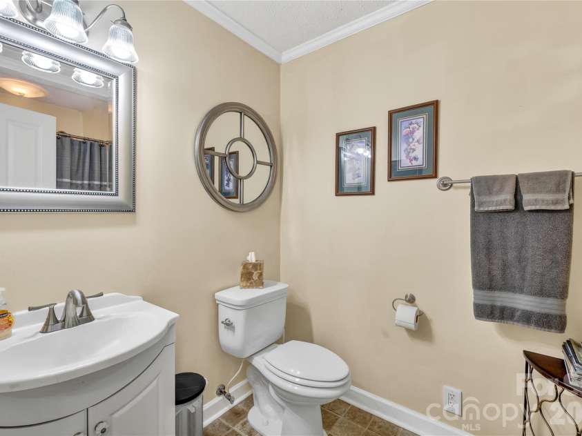 607 Wren Road, Gastonia, NC 28056.  MLS# CAR4374464, YatesRealty ID 20453. 