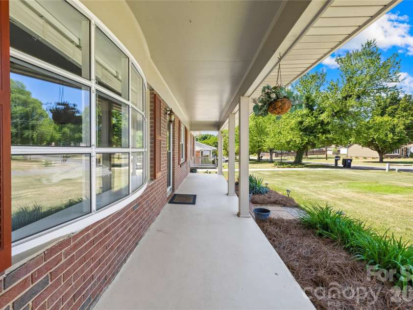 607 Wren Road, Gastonia, NC 28056.  MLS# CAR4374464, YatesRealty ID 20453. 