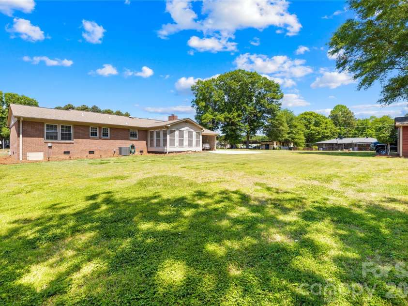 607 Wren Road, Gastonia, NC 28056.  MLS# CAR4374464, YatesRealty ID 20453. 