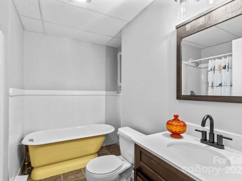 2084 Sierra Trace Road, Denton, NC 27239.  MLS# CAR4269113, YatesRealty ID 20454. 