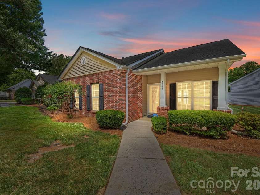 2960 Zion Renaissance Lane, Charlotte, NC 28269.  MLS# CAR4379297, YatesRealty ID 20454. 
