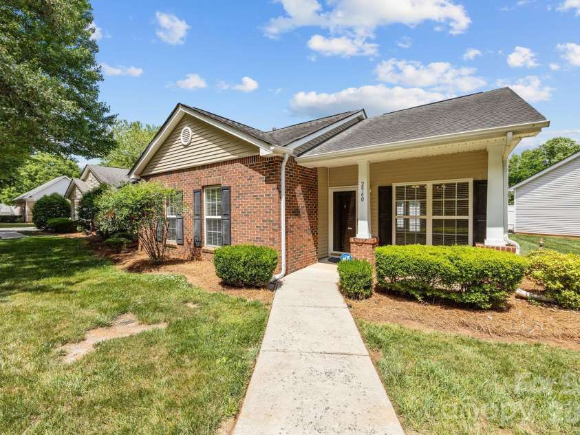 2960 Zion Renaissance Lane, Charlotte, NC 28269.  MLS# CAR4379297, YatesRealty ID 20454. 