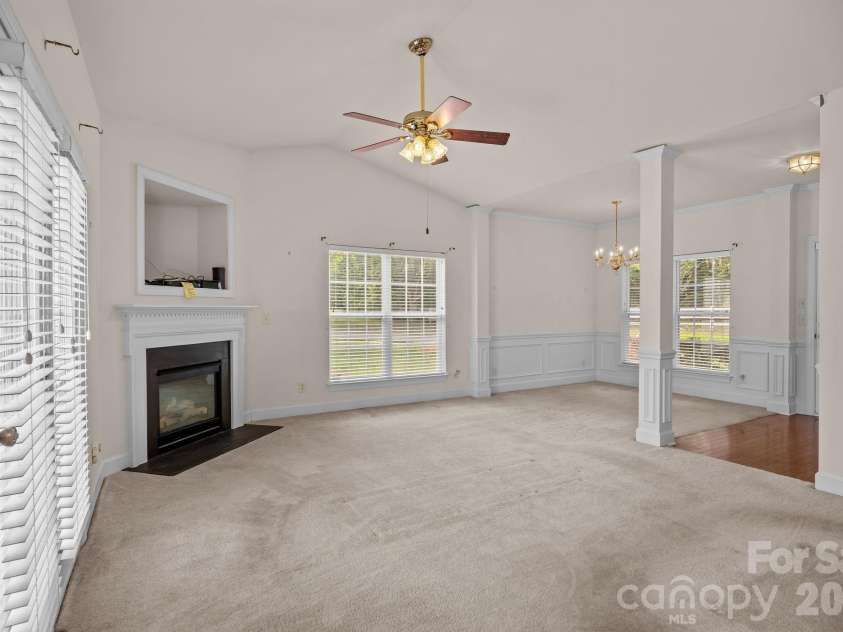 2960 Zion Renaissance Lane, Charlotte, NC 28269.  MLS# CAR4379297, YatesRealty ID 20454. 