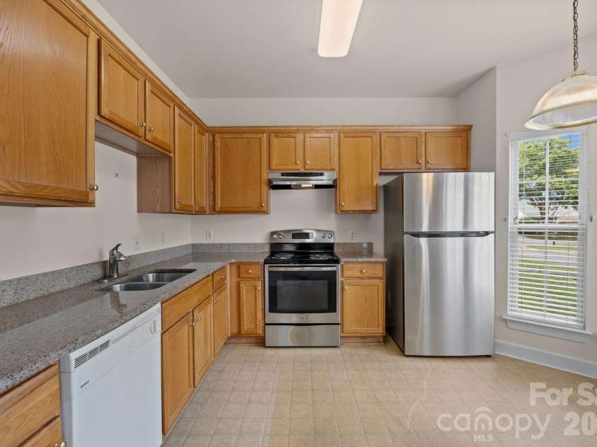 2960 Zion Renaissance Lane, Charlotte, NC 28269.  MLS# CAR4379297, YatesRealty ID 20454. 