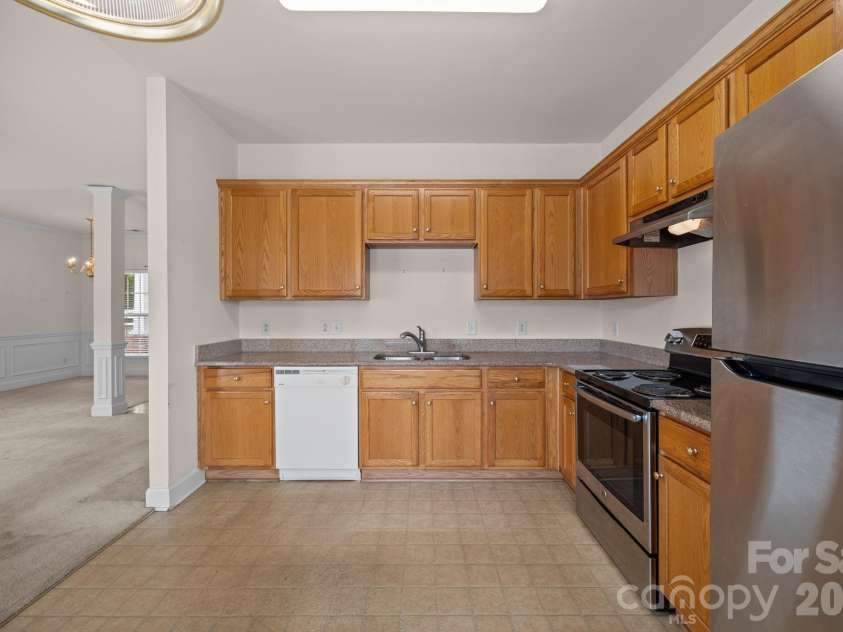 2960 Zion Renaissance Lane, Charlotte, NC 28269.  MLS# CAR4379297, YatesRealty ID 20454. 