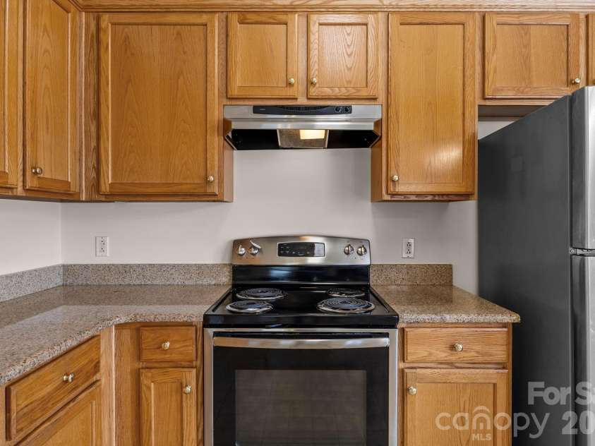 2960 Zion Renaissance Lane, Charlotte, NC 28269.  MLS# CAR4379297, YatesRealty ID 20454. 