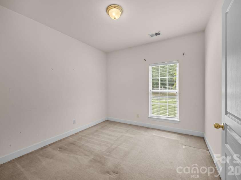 2960 Zion Renaissance Lane, Charlotte, NC 28269.  MLS# CAR4379297, YatesRealty ID 20454. 