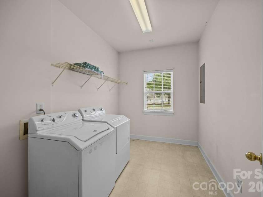 2960 Zion Renaissance Lane, Charlotte, NC 28269.  MLS# CAR4379297, YatesRealty ID 20454. 