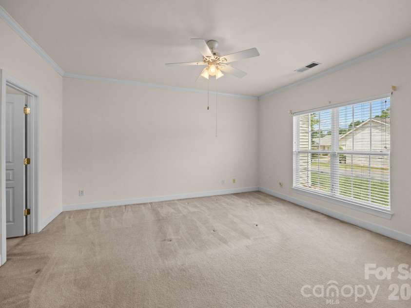 2960 Zion Renaissance Lane, Charlotte, NC 28269.  MLS# CAR4379297, YatesRealty ID 20454. 