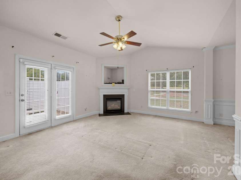 2960 Zion Renaissance Lane, Charlotte, NC 28269.  MLS# CAR4379297, YatesRealty ID 20454. 