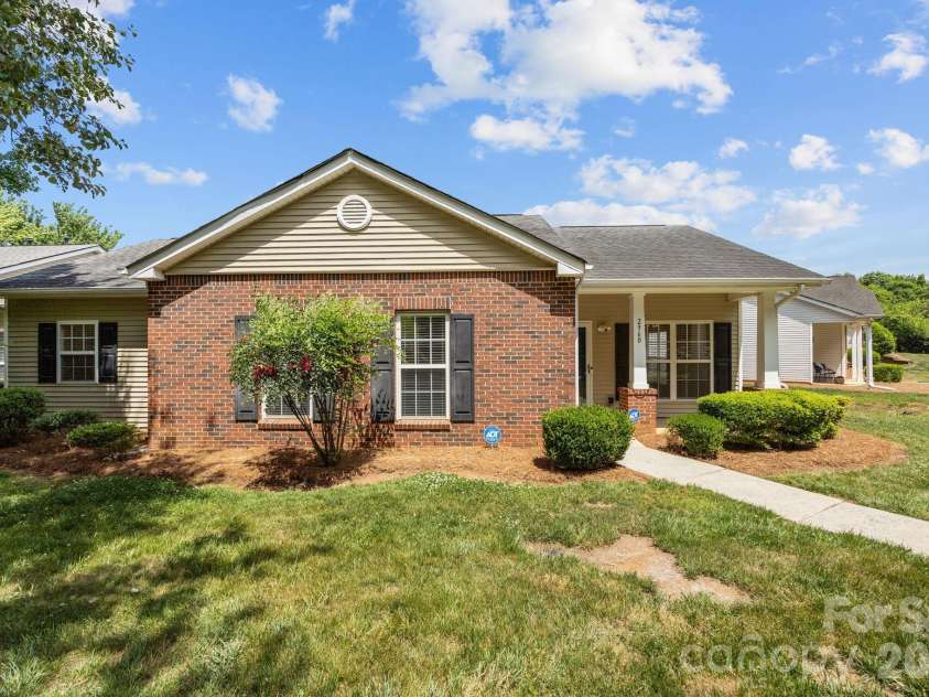2960 Zion Renaissance Lane, Charlotte, NC 28269.  MLS# CAR4379297, YatesRealty ID 20454. 