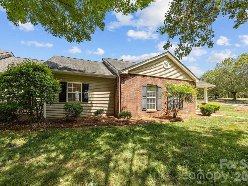 2960 Zion Renaissance Lane, Charlotte, NC 28269.  MLS# CAR4379297, YatesRealty ID 20454. 