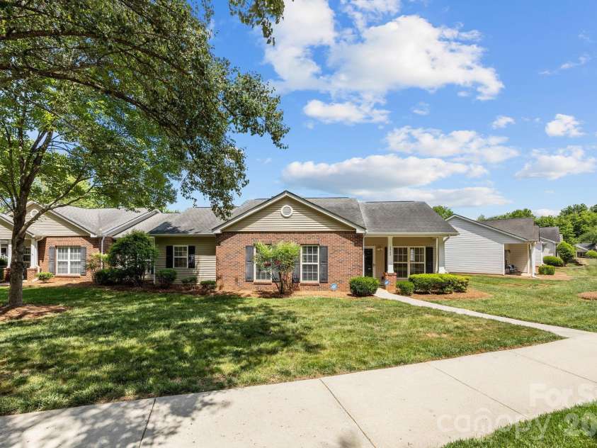 2960 Zion Renaissance Lane, Charlotte, NC 28269.  MLS# CAR4379297, YatesRealty ID 20454. 