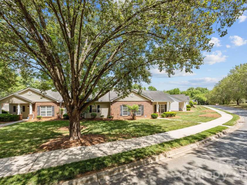 2960 Zion Renaissance Lane, Charlotte, NC 28269.  MLS# CAR4379297, YatesRealty ID 20454. 