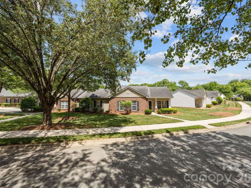 2960 Zion Renaissance Lane, Charlotte, NC 28269.  MLS# CAR4379297, YatesRealty ID 20454. 