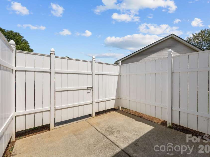 2960 Zion Renaissance Lane, Charlotte, NC 28269.  MLS# CAR4379297, YatesRealty ID 20454. 