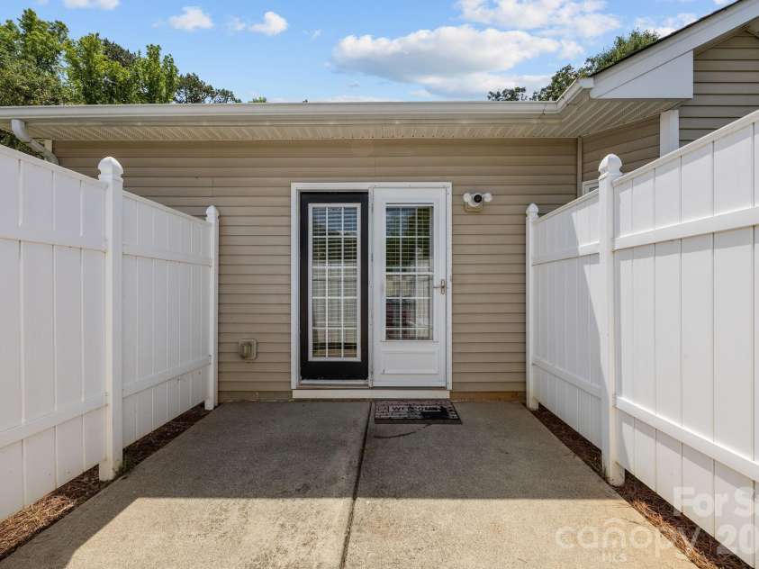 2960 Zion Renaissance Lane, Charlotte, NC 28269.  MLS# CAR4379297, YatesRealty ID 20454. 