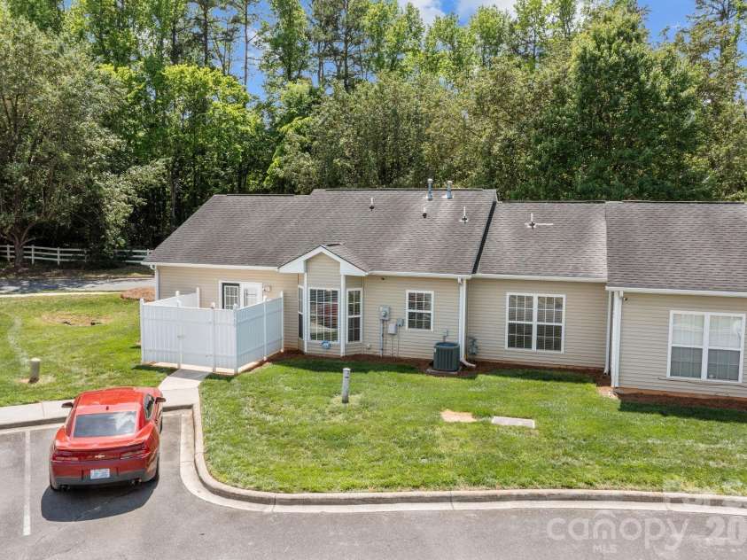 2960 Zion Renaissance Lane, Charlotte, NC 28269.  MLS# CAR4379297, YatesRealty ID 20454. 