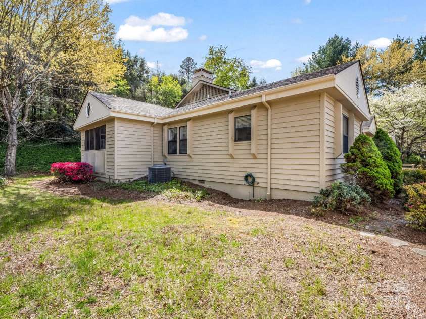 3101 Saint Augustine Place, Asheville, NC 28805.  MLS# CAR4260431, YatesRealty ID 20455. Back Yard