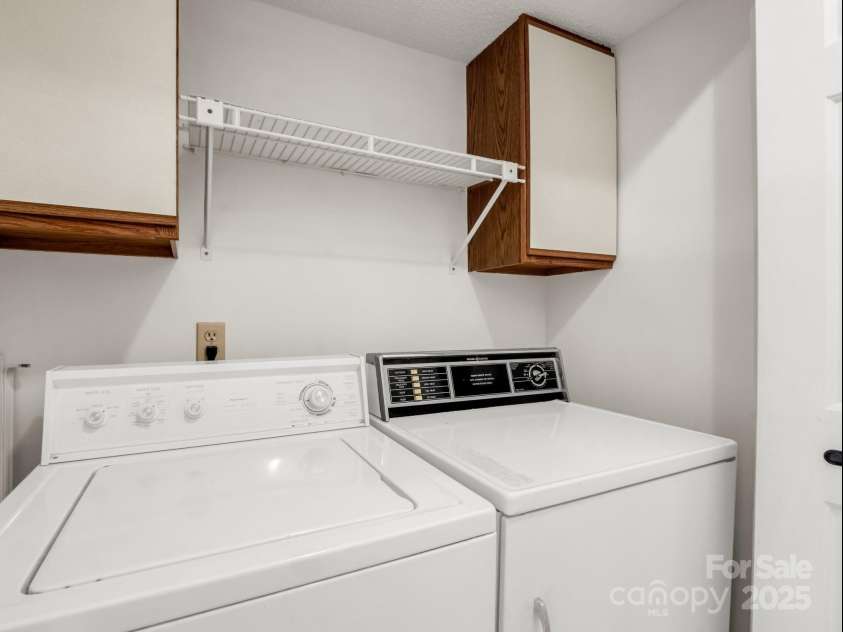 3101 Saint Augustine Place, Asheville, NC 28805.  MLS# CAR4260431, YatesRealty ID 20455. Laundry Closet