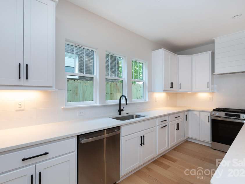 1724 Dallas Avenue, Charlotte, NC 28205.  MLS# CAR4267451, YatesRealty ID 20456. 