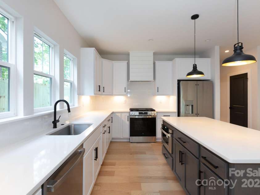 1724 Dallas Avenue, Charlotte, NC 28205.  MLS# CAR4267451, YatesRealty ID 20456. 