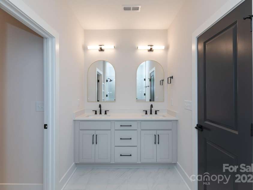 1724 Dallas Avenue, Charlotte, NC 28205.  MLS# CAR4267451, YatesRealty ID 20456. 