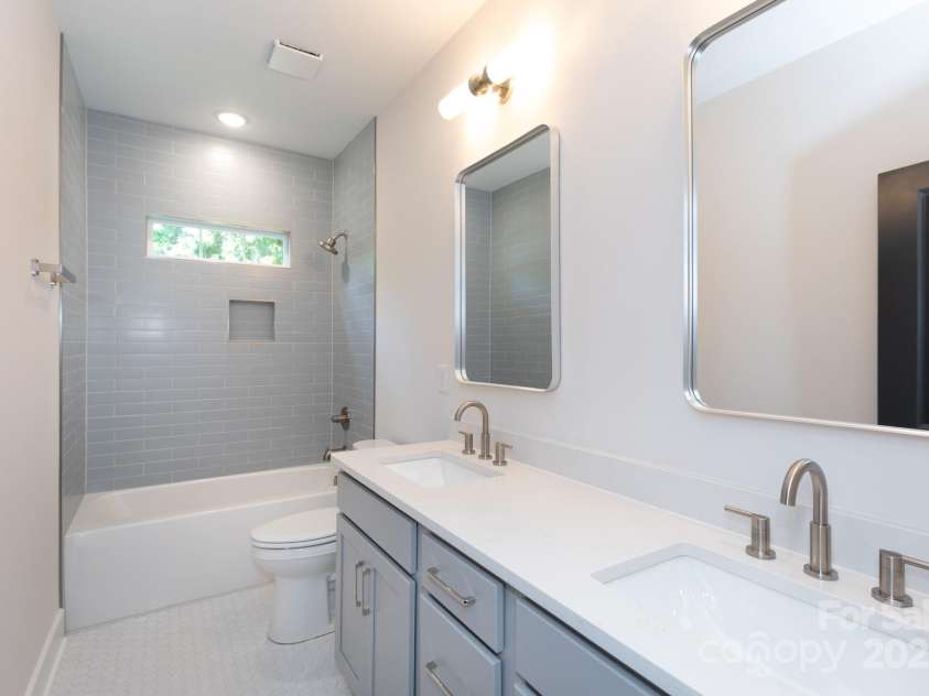 1724 Dallas Avenue, Charlotte, NC 28205.  MLS# CAR4267451, YatesRealty ID 20456. 