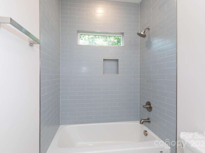 1724 Dallas Avenue, Charlotte, NC 28205.  MLS# CAR4267451, YatesRealty ID 20456. 