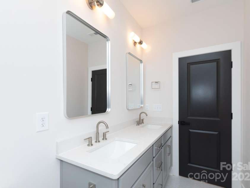 1724 Dallas Avenue, Charlotte, NC 28205.  MLS# CAR4267451, YatesRealty ID 20456. 