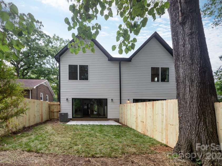 1724 Dallas Avenue, Charlotte, NC 28205.  MLS# CAR4267451, YatesRealty ID 20456. 