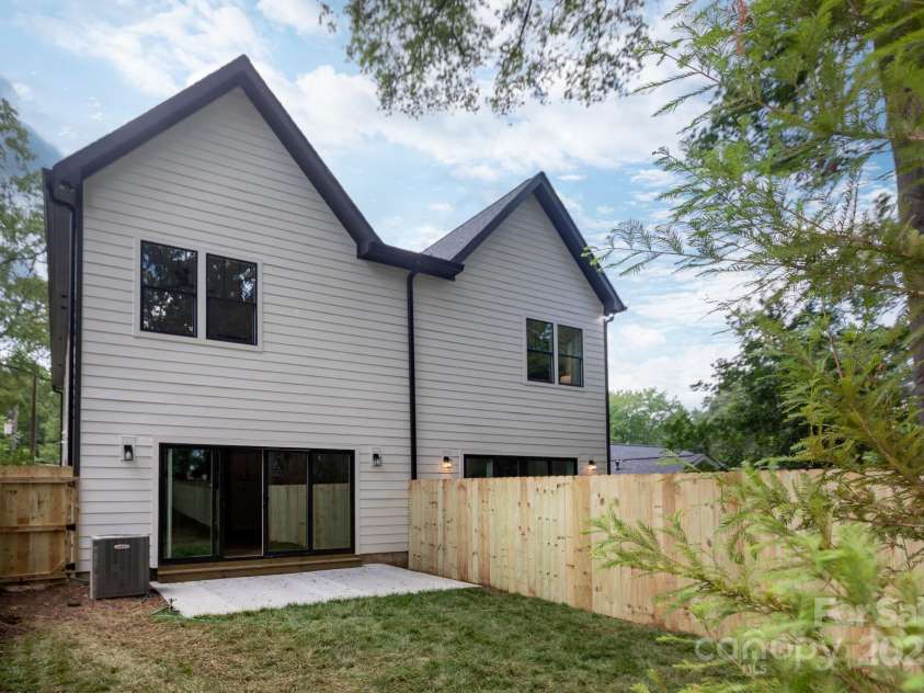 1724 Dallas Avenue, Charlotte, NC 28205.  MLS# CAR4267451, YatesRealty ID 20456. 