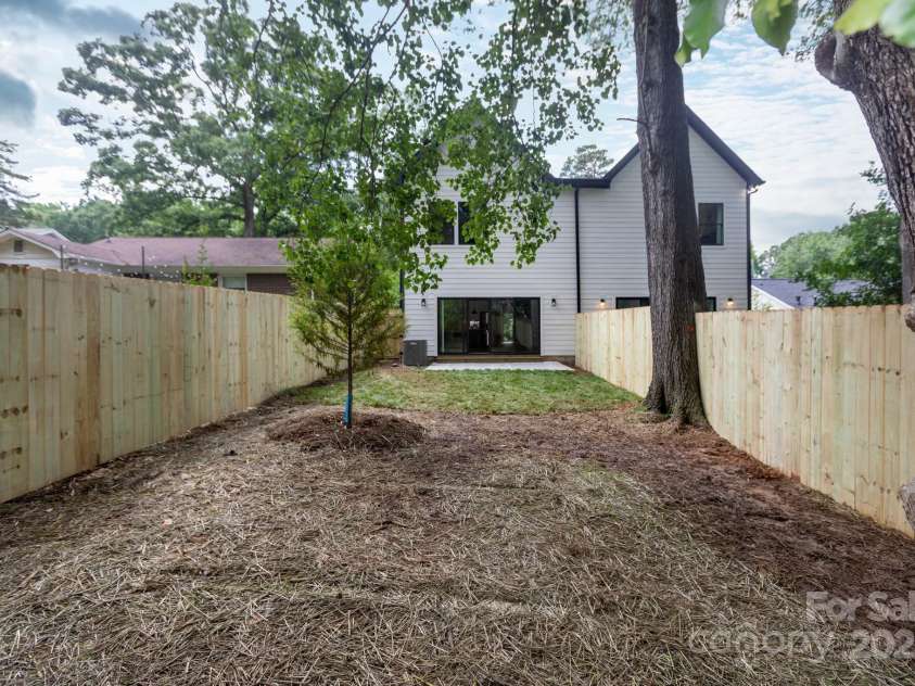1724 Dallas Avenue, Charlotte, NC 28205.  MLS# CAR4267451, YatesRealty ID 20456. 