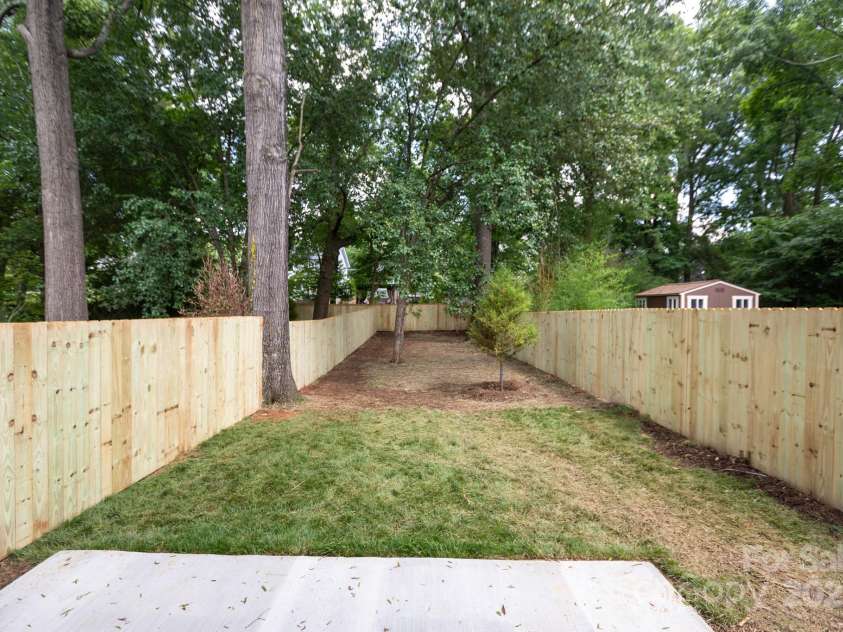 1724 Dallas Avenue, Charlotte, NC 28205.  MLS# CAR4267451, YatesRealty ID 20456. 
