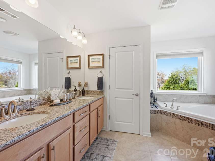 108 Heron Cove Loop, Mooresville, NC 28117.  MLS# CAR4357384, YatesRealty ID 20457. 
