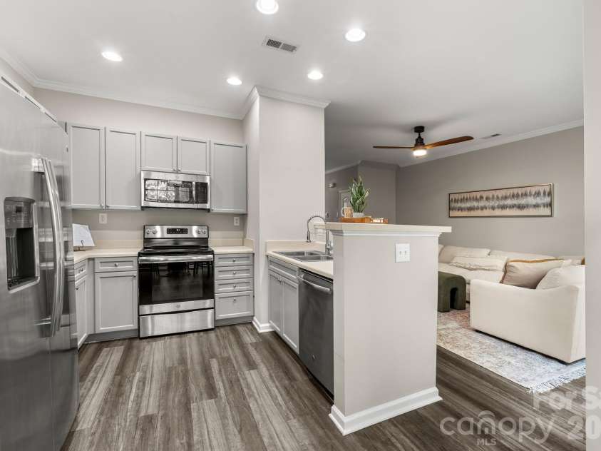 14208 Castle Abbey Lane, Charlotte, NC 28277.  MLS# CAR4430141, YatesRealty ID 20458. 