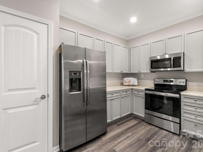 14208 Castle Abbey Lane, Charlotte, NC 28277.  MLS# CAR4430141, YatesRealty ID 20458. 