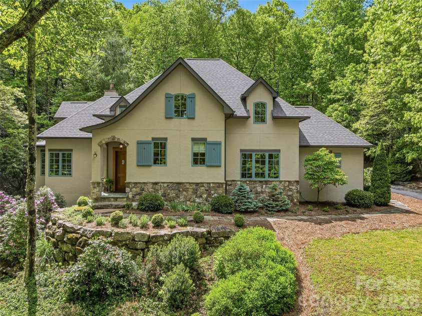 732 Streamside Drive, Arden, NC 28704.  MLS# CAR4366321, YatesRealty ID 20459. 