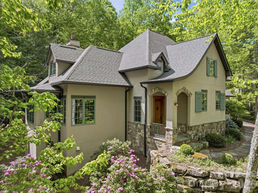 732 Streamside Drive, Arden, NC 28704.  MLS# CAR4366321, YatesRealty ID 20459. 