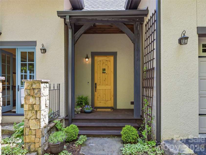 732 Streamside Drive, Arden, NC 28704.  MLS# CAR4366321, YatesRealty ID 20459. 