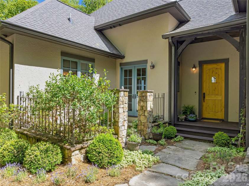 732 Streamside Drive, Arden, NC 28704.  MLS# CAR4366321, YatesRealty ID 20459. 