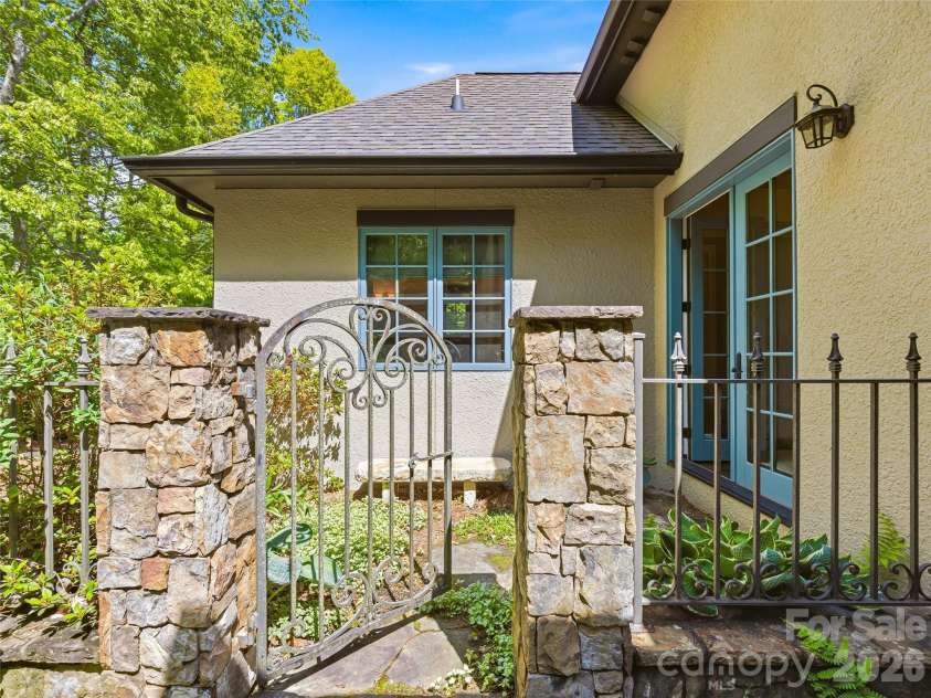 732 Streamside Drive, Arden, NC 28704.  MLS# CAR4366321, YatesRealty ID 20459. 